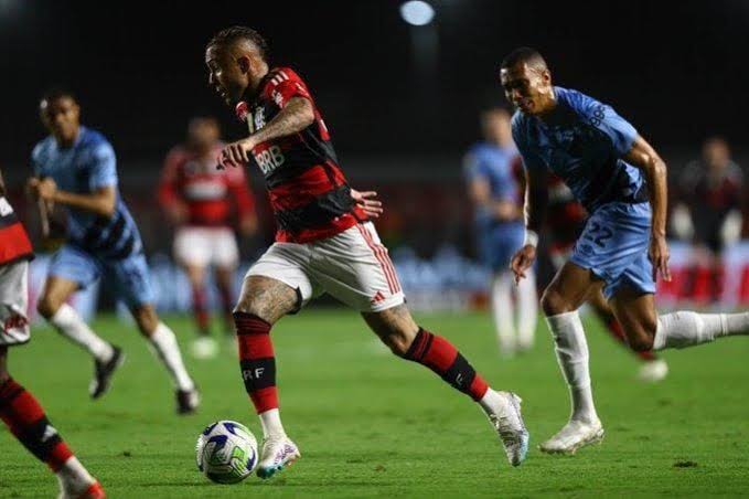 Análise: Escolhas de Sampaoli bagunçam o time, e Flamengo repete roteiro após Data Fifa